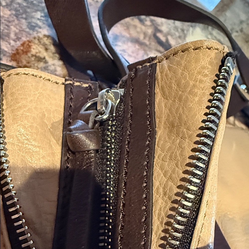 Francesco Biasia Beige Leather Shoulder Bag with Dark Brown Straps - Picture 2 of 16